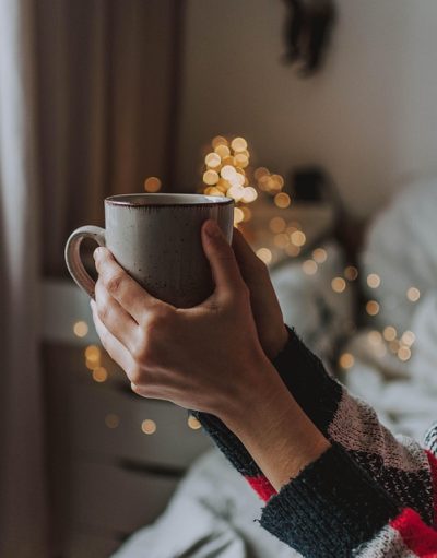 6 Cozy Ways to Get Out of Bed on Cold, Gloomy Mornings (When Motivation Is Hiding Under the Duvet)